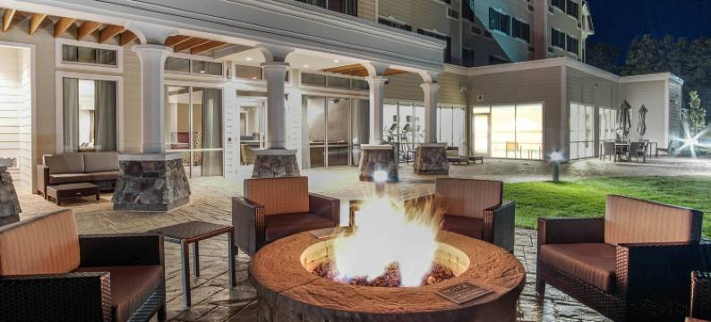 莱诺克斯伯克希尔万怡酒店(Courtyard Lenox Berkshires)图片