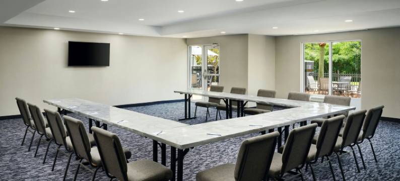 奥本欧佩莱卡万枫酒店酒店(Fairfield Inn & Suites Auburn Opelika)图片