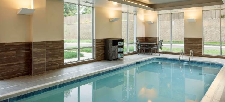 路易维尔东北万枫酒店及套房(Fairfield Inn & Suites Louisville Northeast)图片
