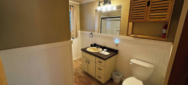 Cozy lakefront home on Dowling Lake, Superior WI. Private dock w/Kayaks.图片