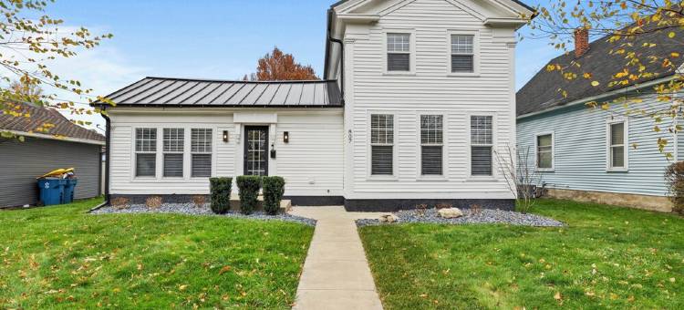 现代农舍迷人社区步行可达市中心度假屋(Modern Farmhouse in Charming Neighborhood Walking Distance to Downtown)图片