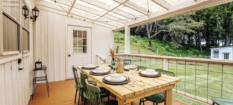 带围栏的16英亩家庭友好型农舍，配有步道(Family Friendly Farmhouse on FENCED 16 Acres with Trails)图片