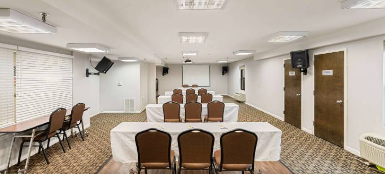 罗利机场三角研究园戴斯酒店(Days Inn by Wyndham Raleigh-Airport)图片