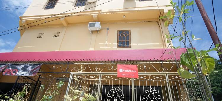 红多兹酒店-近阿贝普拉购物中心(RedDoorz Near Mal Abepura)图片