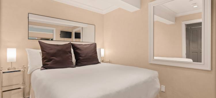 Cozy Fireplace and Private Balcony - Charming Mountain Sanctuary图片