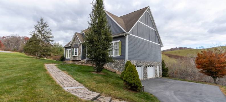 Charming Cabin with Scenic Views and Gas Fireplace - Tranquil Mountain Retreat图片