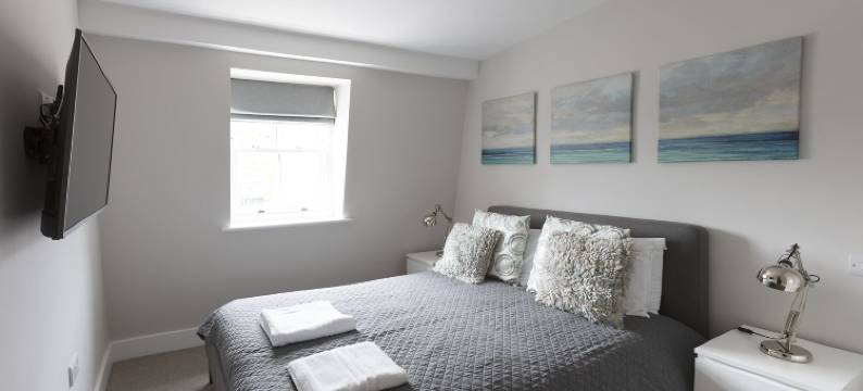 温莎市中心无暇镇房(Immaculate Central Windsor Town House with Parking)图片