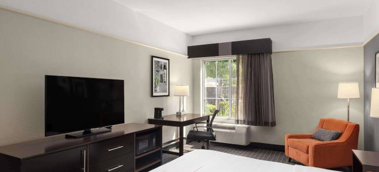 圣塔克拉里塔拉昆塔温德姆套房酒店(La Quinta Inn & Suites by Wyndham Santa Clarita - Valencia)图片