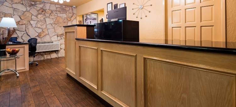 松树贝斯特韦斯特酒店(Best Western Pine Tree Motel)图片