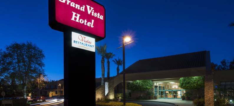 豪华维斯塔酒店(Grand Vista Hotel)图片