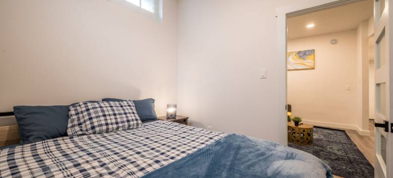 宽敞的新装修一居室套房(Spacious Newly Renovated 1 Bedroom Suite)图片