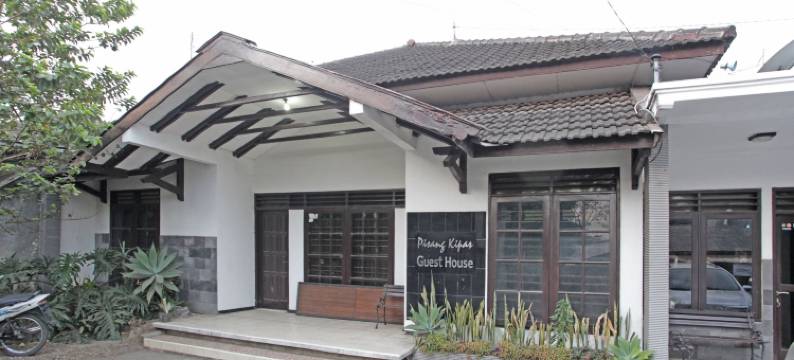 红多兹酒店-索卡诺哈他2(RedDoorz @ Soekarno Hatta 2)图片