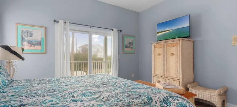 3-Story Beach House Retreat with Heated Pool, Game Room, 5 Min to Flagler图片