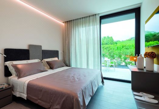 Progress Country & Wine HouseHotel Overview