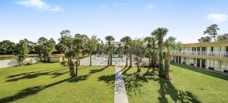 代托纳比奇市赛道戴斯酒店(Days Inn by Wyndham Daytona Beach Speedway)图片