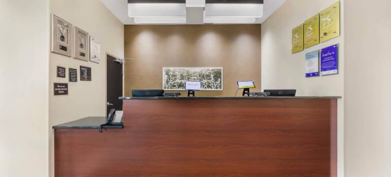 德弗尔斯莱克舒眠套房酒店(Sleep Inn & Suites Devils Lake)图片