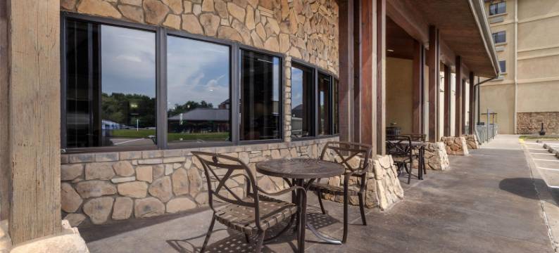 西马仑贝斯特韦斯特优质套房酒店(Best Western Plus Cimarron Hotel  Suites)图片