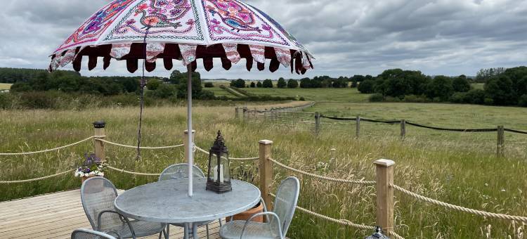 Cabins in Oxfordshire with Hot Tub & Meadow Views图片