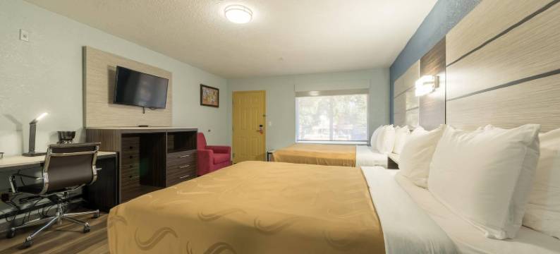 派克峰曼尼托温泉凯艺套房酒店(Quality Inn & Suites Manitou Springs at Pikes Peak)图片