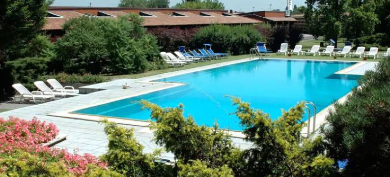 高尔夫酒店(Golf Hotel)图片