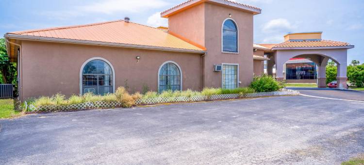 OYO 哈灵根德克萨斯州孤星旅馆及套房(Lone Star Inn & Suites by OYO Harlingen TX)图片