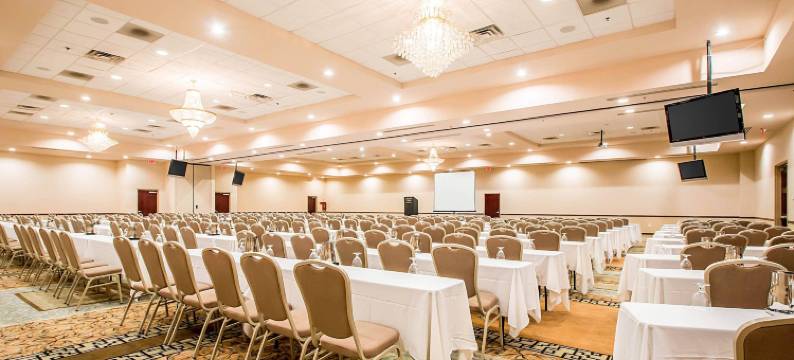 克拉丽奥酒店-埃尔姆赫斯特-橡树溪近I-88-I-290-I-294(Clarion Inn Elmhurst - Oak Brook Near I-88 I-290 I-294)图片