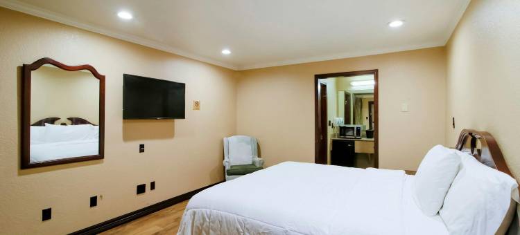 锡尔斯比OYO松林酒店及套房(OYO Pinewood Inn & Suites Silsbee)图片