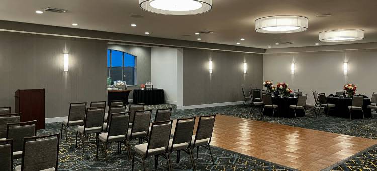 长岛麦克阿瑟机场万怡酒店(Courtyard Long Island MacArthur Airport)图片