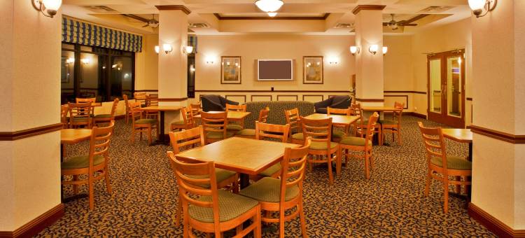 洲际酒店集团智选假日酒店及套房奥基乔比湖(Holiday Inn Express & Suites Lake Okeechobee)图片