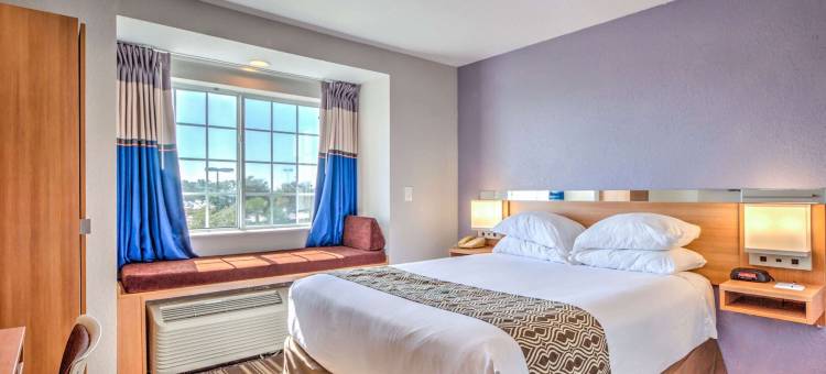 泽菲尔希尔温德姆麦客达套房酒店(Microtel Inn & Suites by Wyndham Zephyrhills)图片