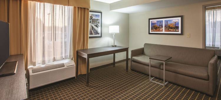 梅卡尼克斯堡哈里斯堡拉昆塔温德姆套房酒店(La Quinta Inn & Suites by Wyndham Mechanicsburg - Harrisburg)图片