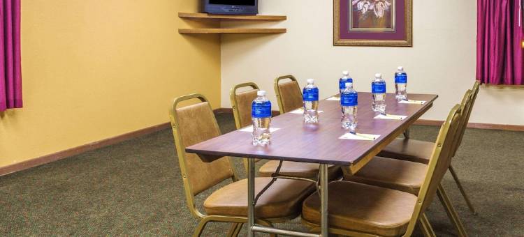 沃特敦威斯康辛速8酒店(Super 8 by Wyndham Watertown WI)图片