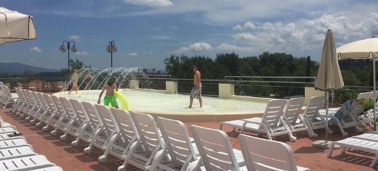 诺切尼吉拉索雷村酒店(hu Norcenni Girasole Village)图片