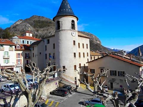 韦内摩登酒店(Le Moderne Veynes - Location d'Appartements à la nuitée)