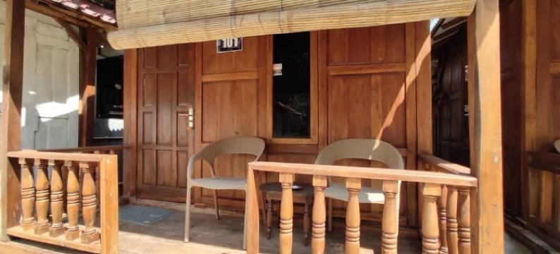 利马桑姆巴达尔莫酒店(Limasan Mbah Darmo)图片