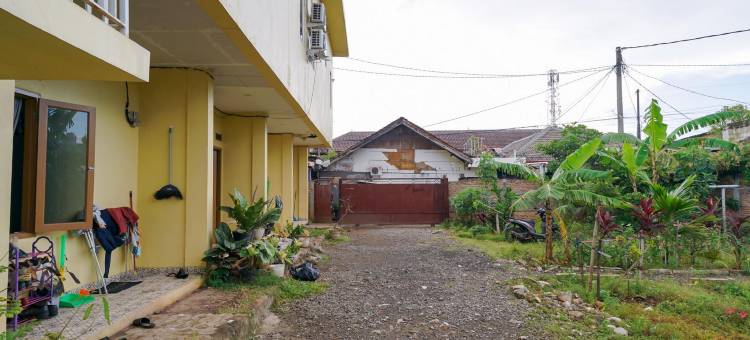 红色伙伴北卡永花园伊斯兰别墅酒店(Pekayon Garden House Syariah RedPartner)图片