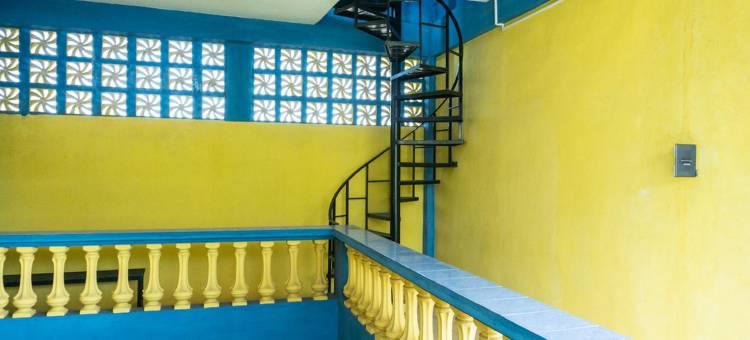 红多兹酒店-H.哈桑阿罗伯斯曼机场(RedDoorz Near H. Hasan Aroeboesman Airport)图片