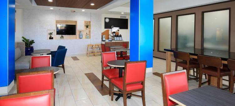 智选假日套房酒店希斯皮里亚的(Holiday Inn Express & Suites Hesperia)图片