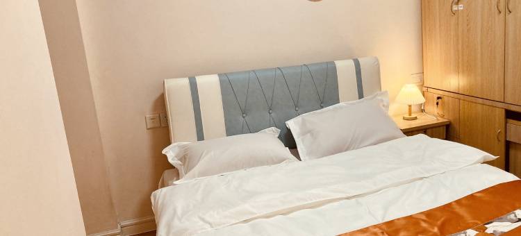 疯丫头贵安名宿公寓(世纪金源大道4号分店)图片