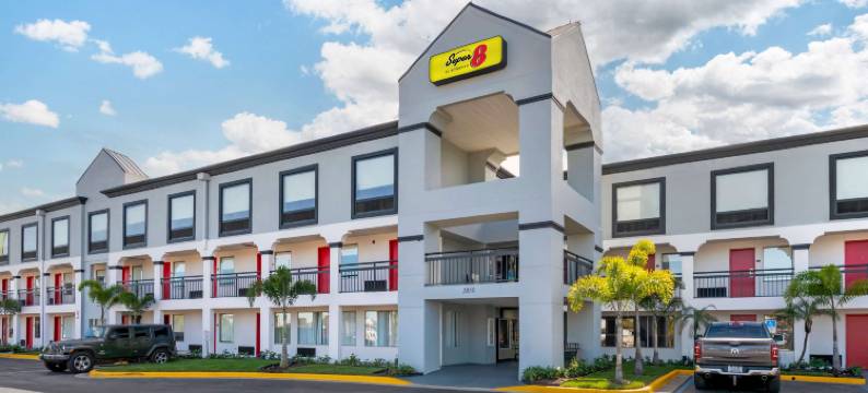 奥兰多温德姆速 8 酒店(近佛罗里达购物中心)(Super 8 by Wyndham Orlando Near Florida Mall)图片