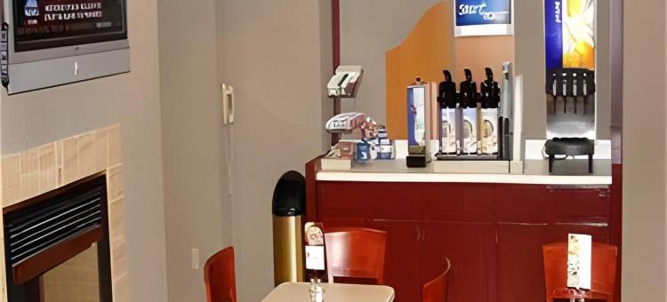 本顿港丽怡酒店(Country Inn & Suites By Radisson Benton Harbor)图片