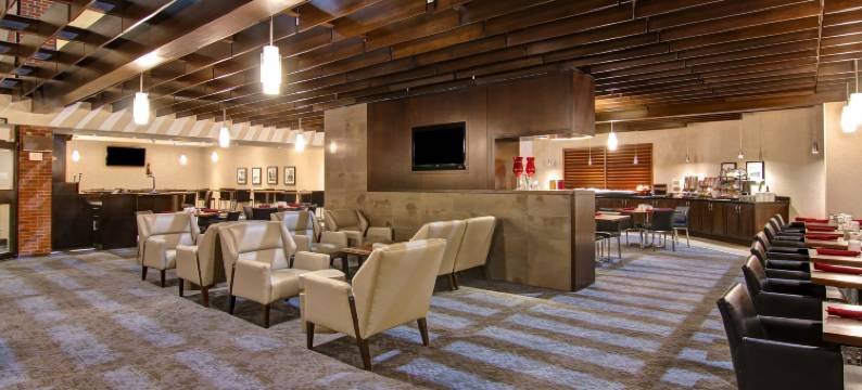 奥克维尔中心假日酒店(Holiday Inn OAKVILLE (CENTRE) by IHG)图片