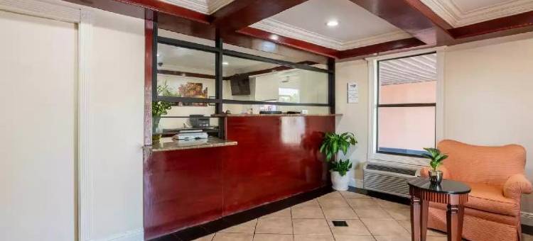 路德道旅馆和套房东部(Rodeway Inn & Suites East)图片