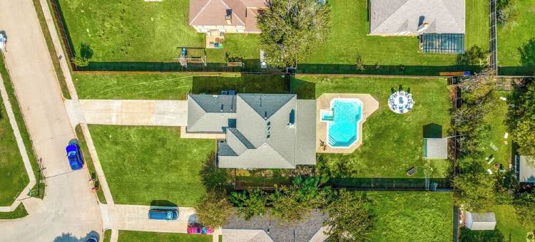 Relax Near Little Elm & Lake Lewisville – Pool, Spa, Game Room & 2 King Beds!图片