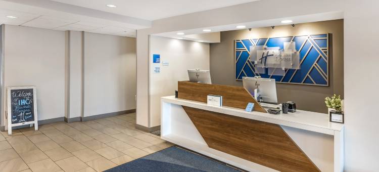 克雷斯特伍德智选假日酒店(Holiday Inn Express CRESTWOOD by IHG)图片