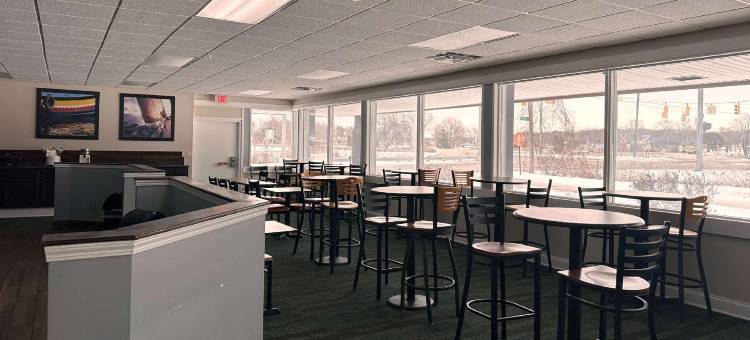 诺顿海岸/马斯基根温德姆戴斯酒店及套房(Days Inn & Suites by Wyndham Norton Shores/Muskegon)图片
