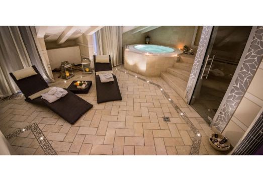 Victoria Hotel LetterarioHotel Overview