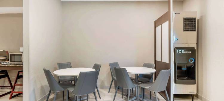 布鲁克斯维尔温德姆麦客达套房酒店(Microtel Inn & Suites by Wyndham Brooksville)图片