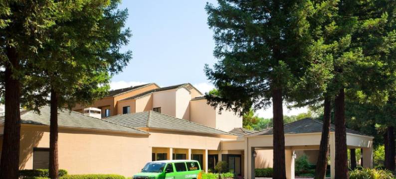 纳透马斯萨克拉门托机场万怡酒店(Courtyard Sacramento Airport Natomas)图片