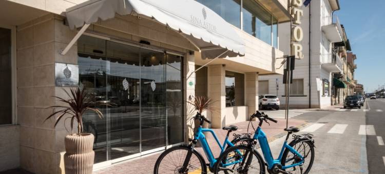 新那阿斯特酒店(Hotel Sina Astor)图片